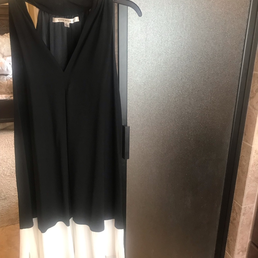 Black and white sleeveless silk dress